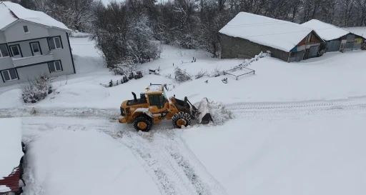 Karab&uuml;k&rsquo;te kapalı 123 k&ouml;y yolu ulaşıma a&ccedil;ıldı
