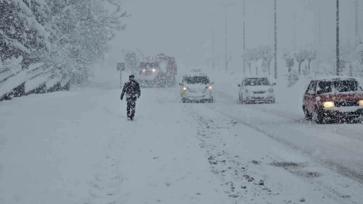 Karab&uuml;k&rsquo;te kar tatili uzadı
