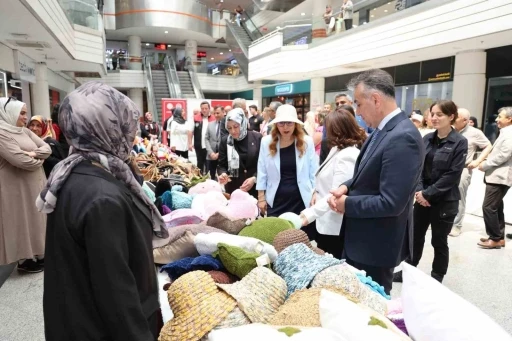 Karab&uuml;k&rsquo;te kursiyerlerinin el emeği &uuml;r&uuml;nleri  sergilendi
