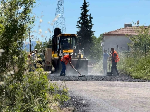 Karab&uuml;k&rsquo;te sıcak asfalt &ccedil;alışmaları devam ediyor
