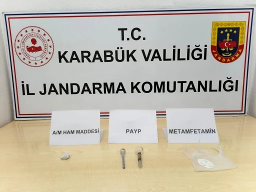 Karab&uuml;k&rsquo;te uyuşturucu operasyonu: 4 g&ouml;zaltı
