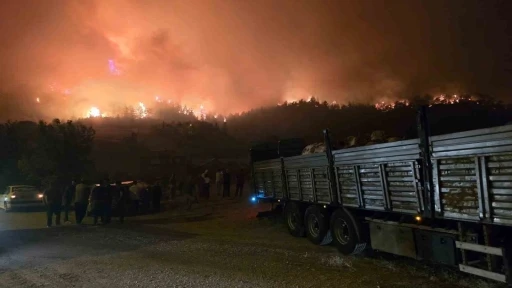 Karabük’teki yangın Ankara karayoluna indi
