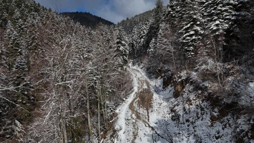 Karab&uuml;k&rsquo;&uuml;n beyaza b&uuml;r&uuml;nen y&uuml;ksek kesimleri dronla g&ouml;r&uuml;nt&uuml;lendi

