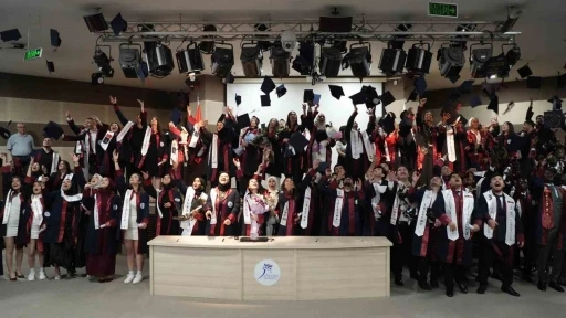 Karabük Üniversitesinde mezuniyet coşkusu
