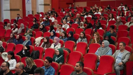 Karabük Üniversitesinde &quot;Gazze’de Çocuk Olmak&quot; paneli düzenlendi
