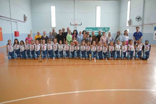 Karacabey Belediyespor&rsquo;da kupa sevinci
