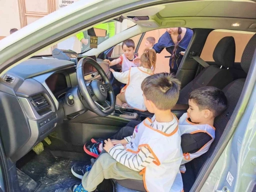 Karacabey&rsquo;de anaokulundan s&uuml;r&uuml;c&uuml;lere kadar trafik eğitimi
