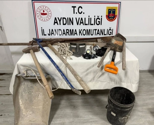 Karacasu’da kaçak kazıya suçüstü

