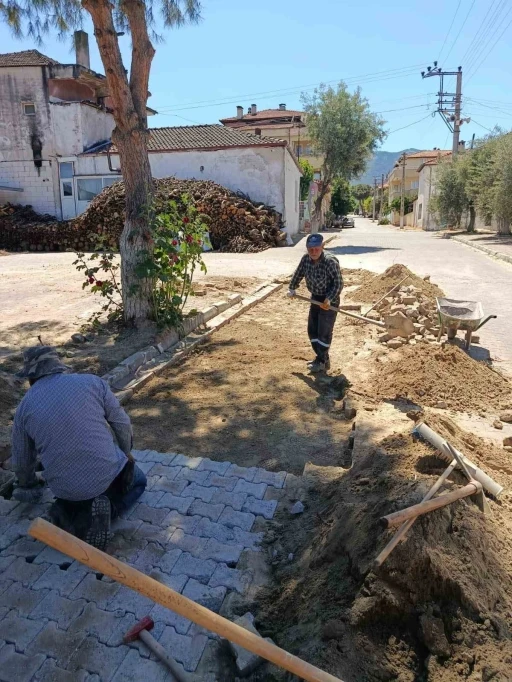 Karacasu’nun yolları yenileniyor
