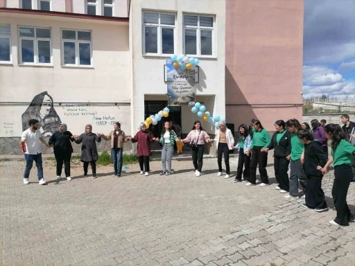 Kara&ccedil;oban&rsquo;da bir sofra kuruldu, mesafeler kardeşliğe d&ouml;n&uuml;şt&uuml;

