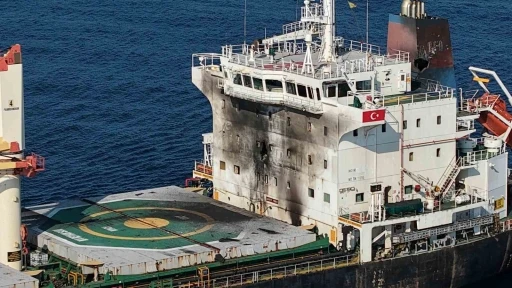 Karadeniz&rsquo;de dron saldırısına uğrayan gemi Trabzon Limanı&rsquo;na geldi
