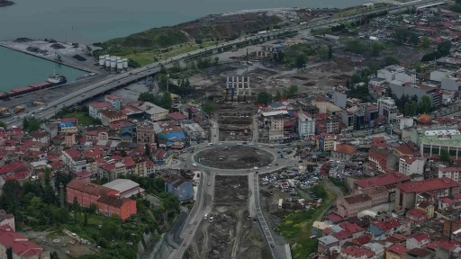 Karadeniz Sahil Yolu viyad&uuml;klerle Değirmendere T&uuml;neli&rsquo;ne bağlanıyor
