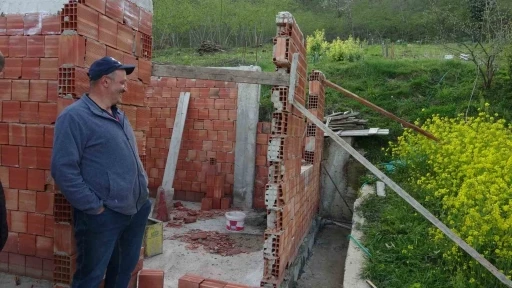 Karadeniz usul&uuml; ustalık: Duvarı yıkmadan yerini değiştirdiler
