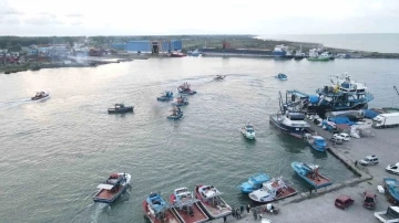 Karadenizli balıkçılar tekneleriyle eylem yaptı
