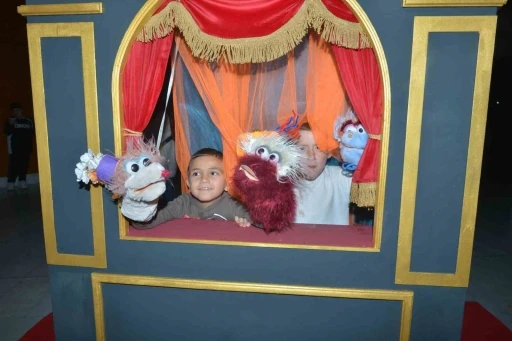 Karagöz Kukla Ve Gölge Oyunları’na renkli açılış
