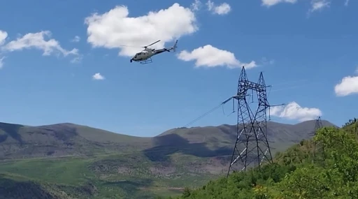 Karakaya Barajı ana elektrik iletim hattında helikopter destekli bakım
