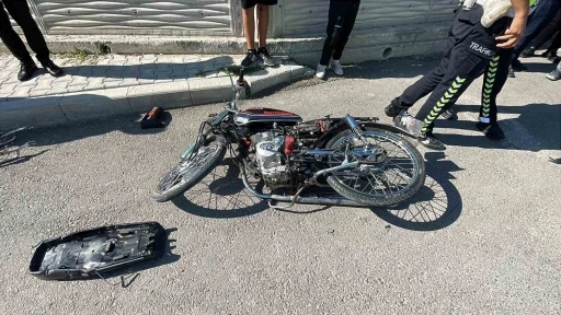 Karaman’da 1’i ağır 2 kişinin yaralandığı kaza kamerada
