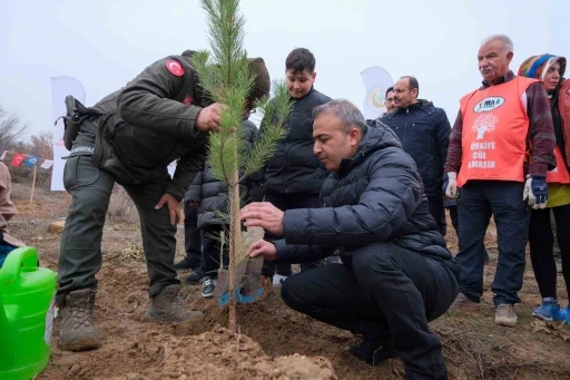 Karaman&rsquo;da 6 bin fidan toprakla buluşturuldu
