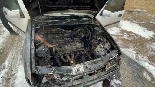Karaman&rsquo;da alev alan otomobil kullanılamaz hale geldi
