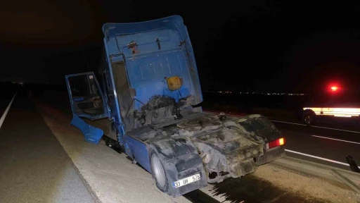 Karaman&rsquo;da bariyerlere &ccedil;arpan tır ref&uuml;je d&uuml;şt&uuml;: 1 yaralı

