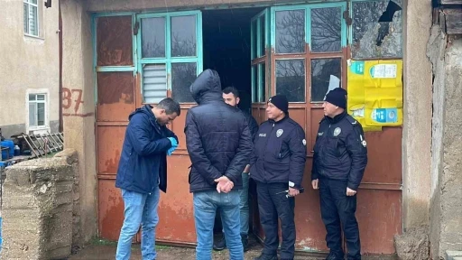 Karaman&rsquo;da evinin deposunda silahla vurulmuş halde bulunan şahıs kurtarılamadı
