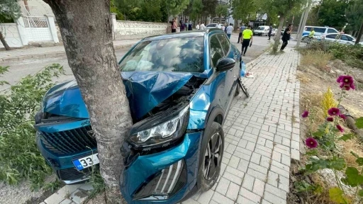 Karaman&rsquo;da iki aracın karıştığı kazada 1 kişi yaralandı
