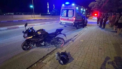 Karaman&rsquo;da kaldırımı aşarak karşı şeride ge&ccedil;en motosikletin s&uuml;r&uuml;c&uuml;s&uuml; &ouml;l&uuml;mden d&ouml;nd&uuml;
