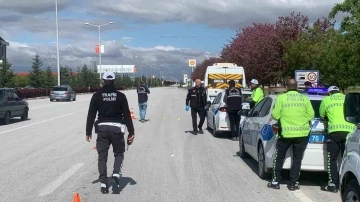 Karaman’da minibüsün çarptığı yaşlı adam ağır yaralandı
