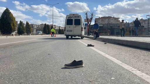 Karaman&rsquo;da minib&uuml;s&uuml;n &ccedil;arptığı yaya ağır yaralandı
