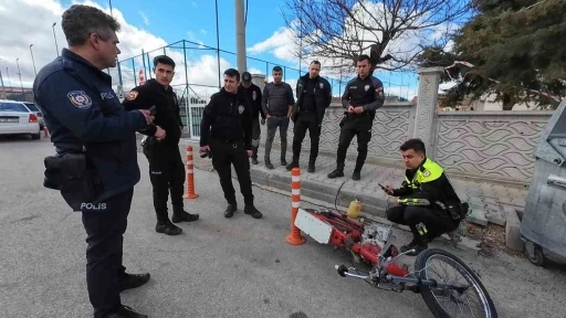 Karaman&rsquo;da motosikletin &ccedil;arptığı polis memuru yaralandı
