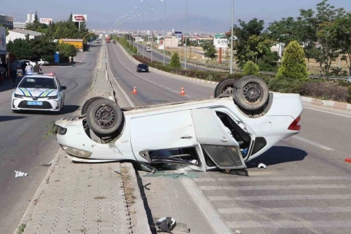 Karaman&rsquo;da otomobil takla attı: 5 yaralı
