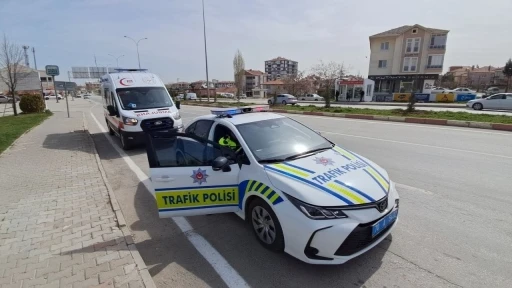 Karaman&rsquo;da otomobile &ccedil;arpan motosikletli yaralandı
