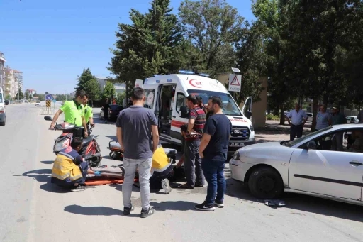 Karaman&rsquo;da otomobille &ccedil;arpışan elektrikli bisikletin s&uuml;r&uuml;c&uuml;s&uuml; yaralandı
