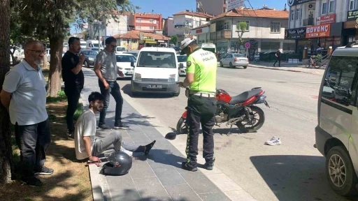 Karaman’da otomobille çarpışan motosiklet sürücüsü yaralandı
