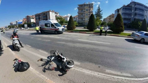 Karaman&rsquo;da otomobille elektrikli bisiklet &ccedil;arpıştı: 1 yaralı
