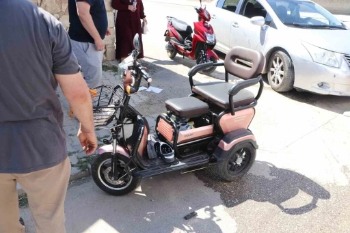 Karaman&rsquo;da otomobille elektrikli bisiklet &ccedil;arpıştı: 2 &ccedil;ocuk yaralandı
