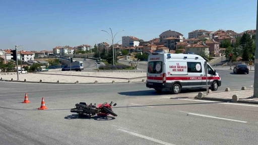 Karaman&rsquo;da otomobille motosiklet &ccedil;arpıştı: 1 yaralı
