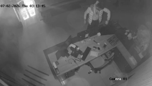 Karaman&rsquo;da pes dedirten hırsızlık: Camı kırarak i&ccedil;eri giren hırsız DMD hastası &ccedil;ocuğun yardım kumbarasındaki paraları &ccedil;aldı
