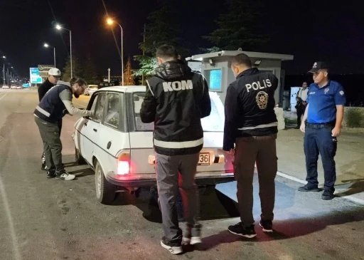 Karaman&rsquo;da polisin denetimlerinde yakalanan 12 kişi tutuklandı
