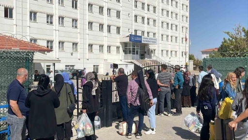 Karaman’da üniversiteli öğrencilerin yurtlara yerleşmeleri devam ediyor
