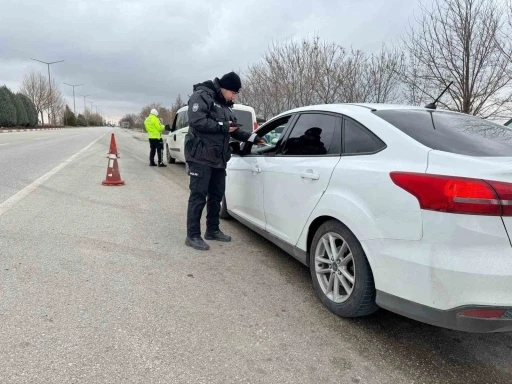 Karaman&rsquo;da uyuşturucu ve ruhsatsız silahlar ele ge&ccedil;irildi: 12 tutuklama
