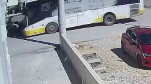 Karaman&rsquo;da yolcu otob&uuml;s&uuml;yle motokurye &ccedil;arpıştı: 1 yaralı
