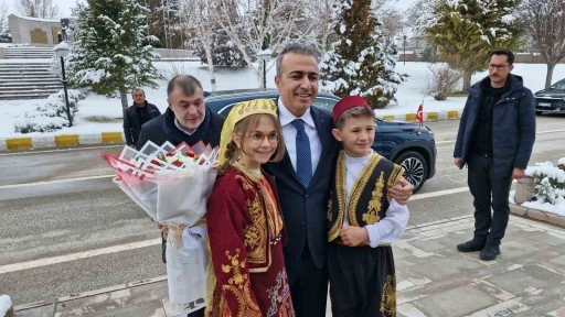 Karaman Valisi Hayrettin &Ccedil;i&ccedil;ek g&ouml;revine başladı
