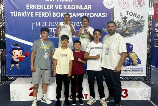 Karamanlı boksörler, Tokat’tan 2 madalyayla döndü
