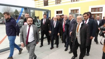 Karamollaoğlu, eleştirdiği hızlı trenle Ankara’ya geri döndü
