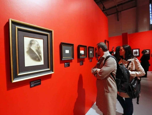 ’Karanlıkta Akan Bir Yıldız: Mustafa Kemal Atatürk’ sergisi İstanbul’da açıldı
