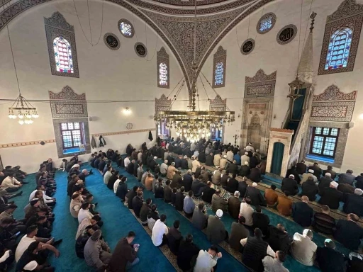 Karapınar&rsquo;da bayram namazında vatandaşlar camilere akın etti
