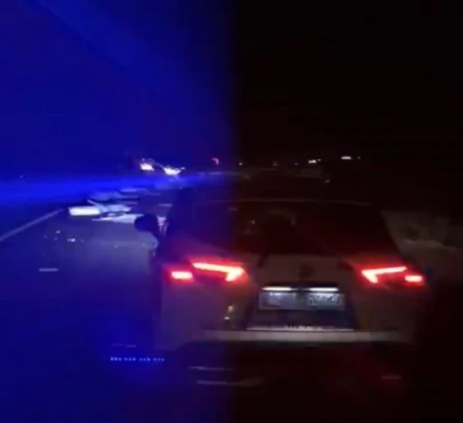 Karapınar&rsquo;da &ccedil;uval y&uuml;kl&uuml; tırdan yola sa&ccedil;ılan y&uuml;kler trafiği aksattı
