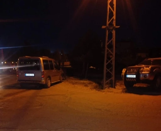 Karapınar&rsquo;da iki kamyonet &ccedil;arpıştı: 2 yaralı
