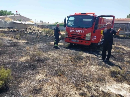 Karapınar&rsquo;da ot yangını paniğe neden oldu
